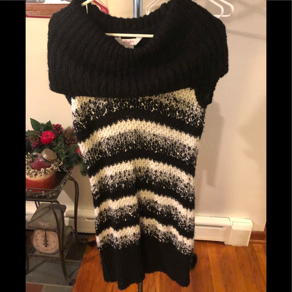Candie’s sweater tunic/dress in black/white